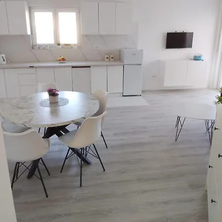 Monami- Mia * Vodice