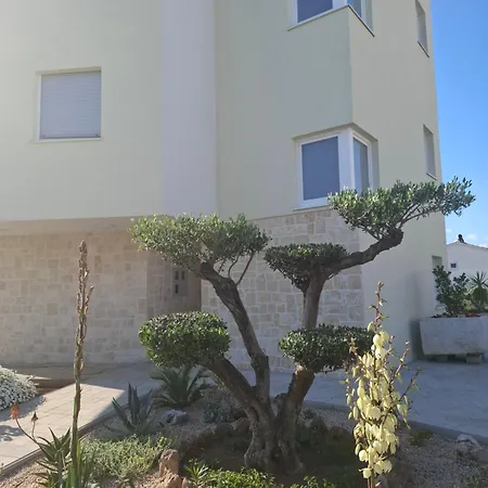 Monami- Mia Vodice