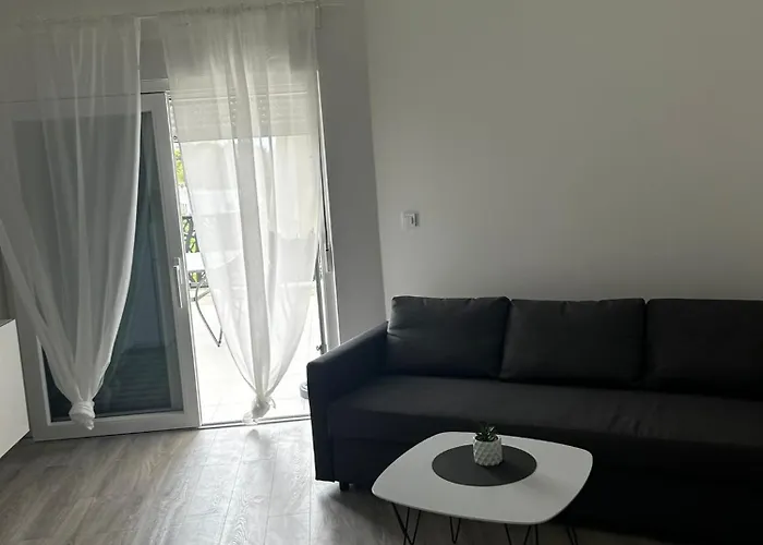 アパート Monami- Mia *